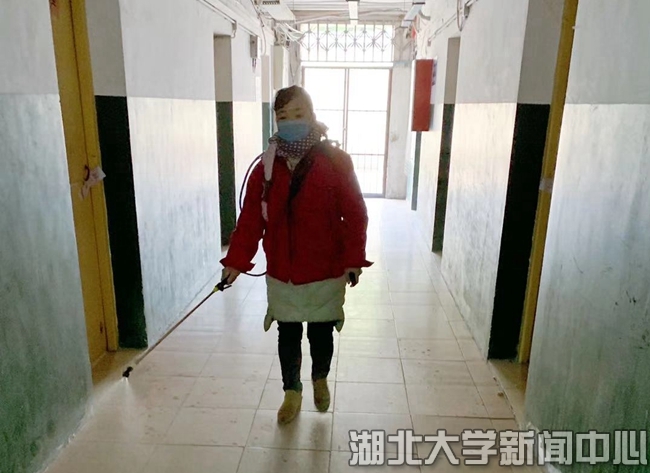 说明: http://hubei-university.com/__local/0/11/A2/B631E78C8BE62B99D7553A33D54_A18325A0_2F76C.jpg?e=.jpg