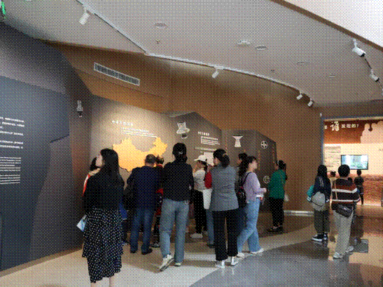 http://hubei-university.com/_s_/lswh/__local/4/5F/83/9E8DAFC239A2BD4C51D315CCECC_583C2FED_DC05B.png