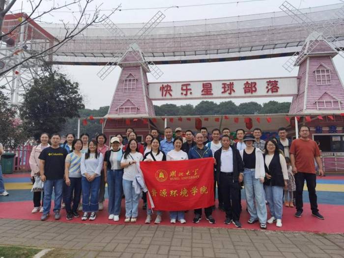 http://hubei-university.com/_s_/zhxy/__local/3/D5/74/AC831C9E7F11243C80998D64C50_B3E0CA0B_1FF22.png