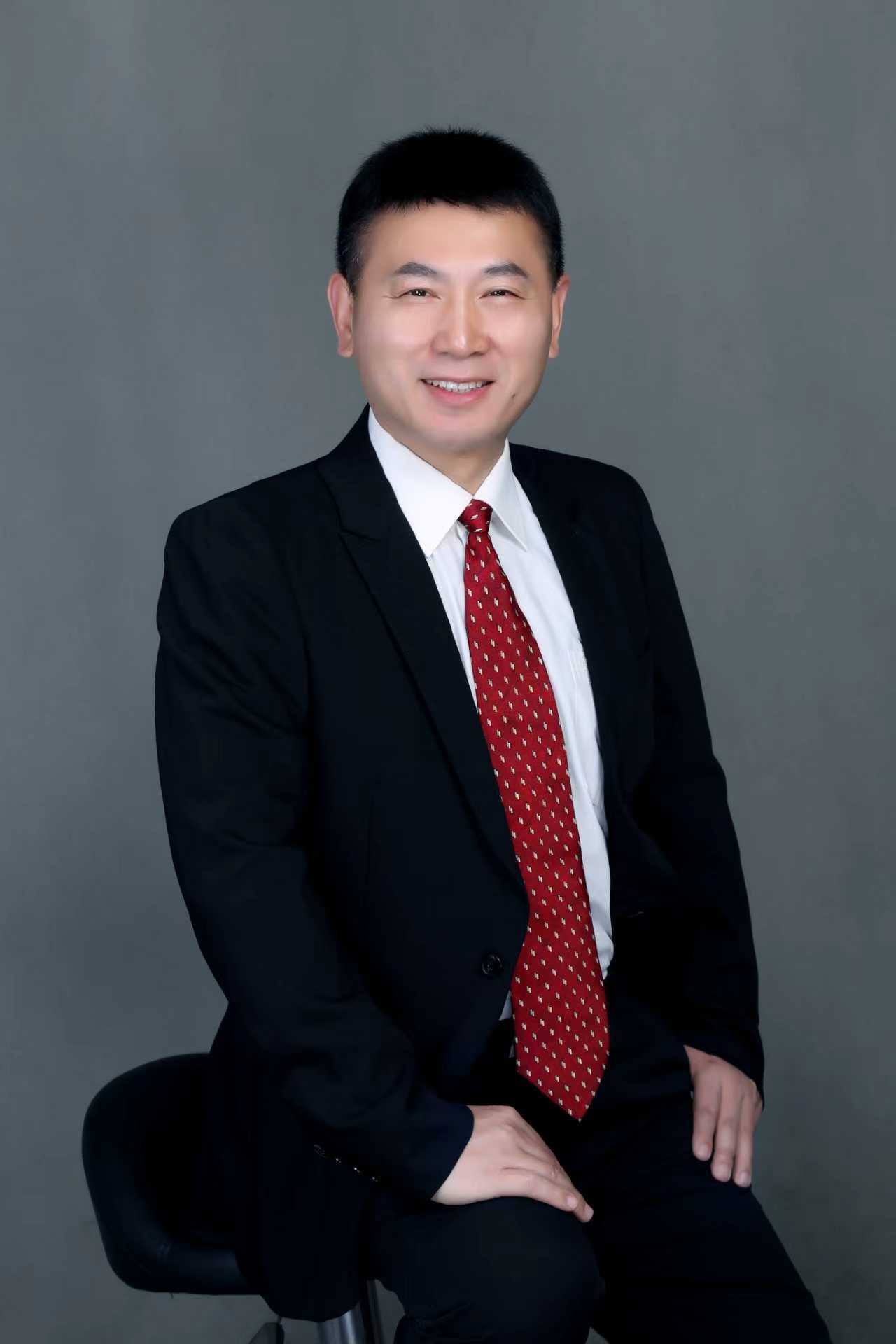 一、序章：传承与奉献1998年7月，杨小彬同志以优异的成绩从湖北大学外国语学院毕业，留校担任大学英语教师。在从教的...