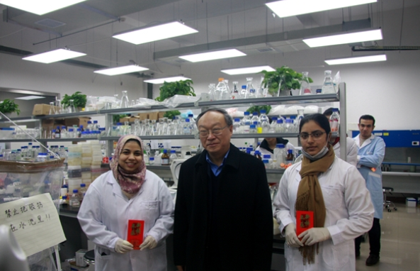 说明: http://hubei-university.com/__local/D/83/58/7D660614C0AFDD5042DC0DE6DF4_EE207BA0_635D5.png
