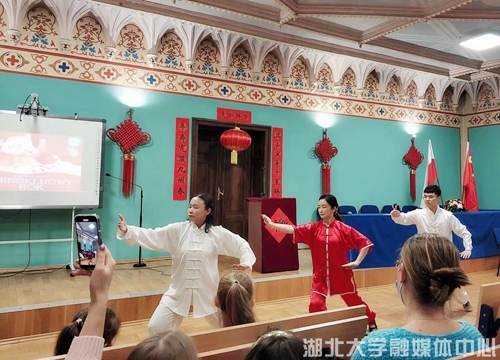 http://hubei-university.com/__local/E/51/B7/79F7FD291FBE7C522236A0E1C45_B2470811_2C4BF.jpg