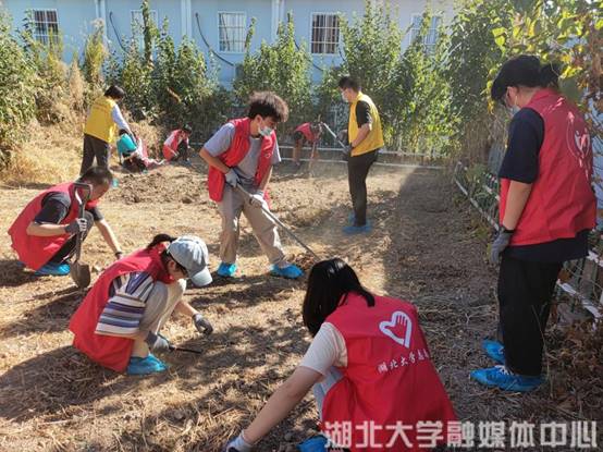 http://hubei-university.com/__local/1/49/01/ED6B8513AB61DD478867A1DA480_4DAD1BBD_30F64.jpg